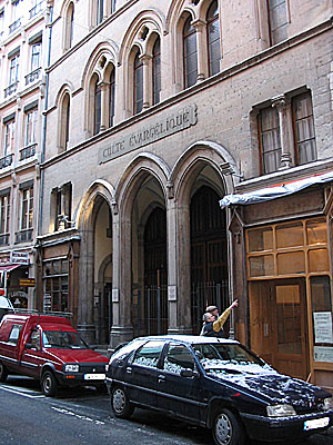 faade du temple des Terreaux en janvier 2004